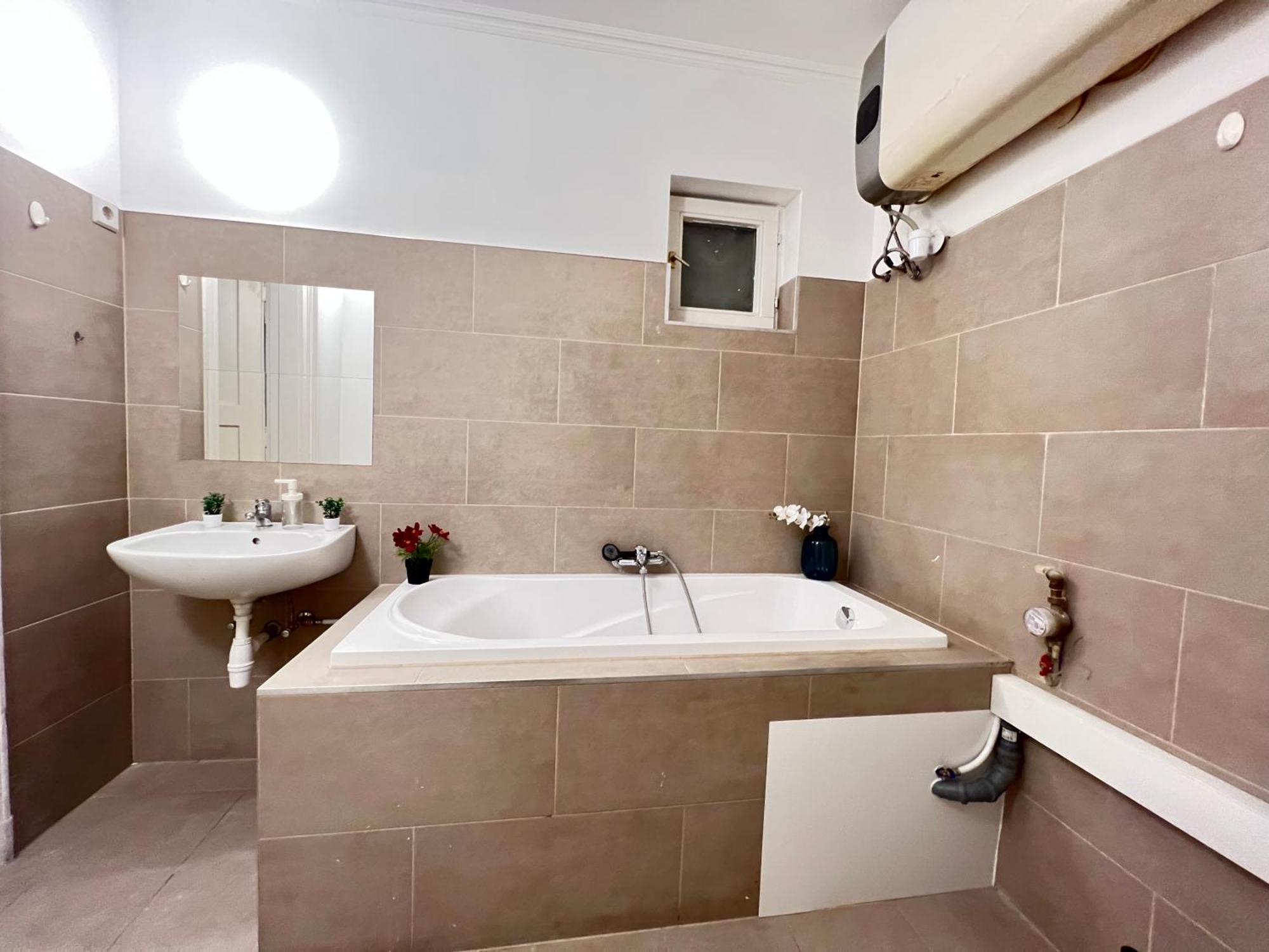 Baross Apartment With Convenience And Style Budapeste Exterior foto